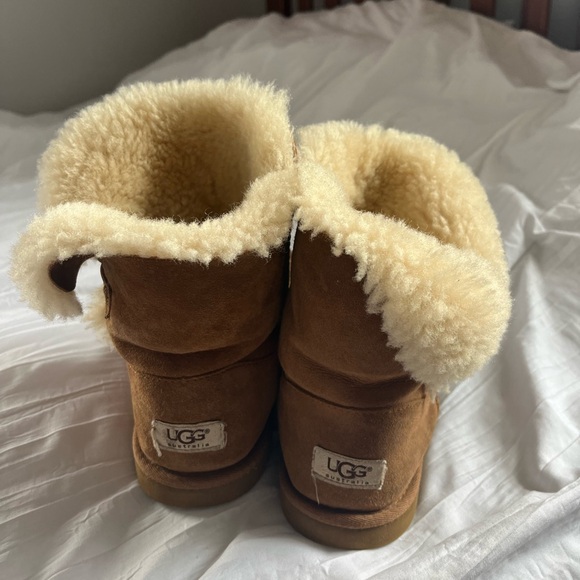 Women’s classic uggs size 6 chestnut brown - Picture 2 of 3